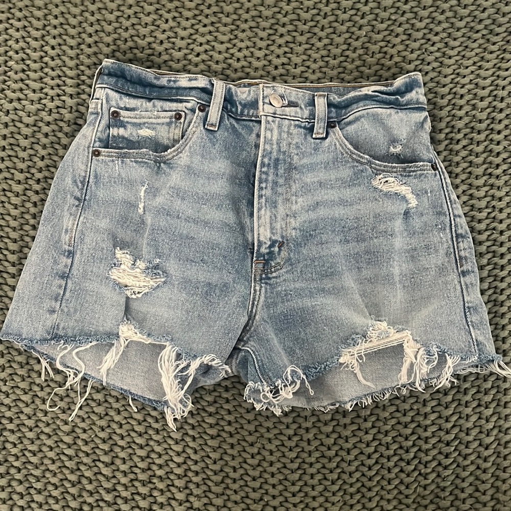 Abercrombie & Fitch “the mom short high Rise”